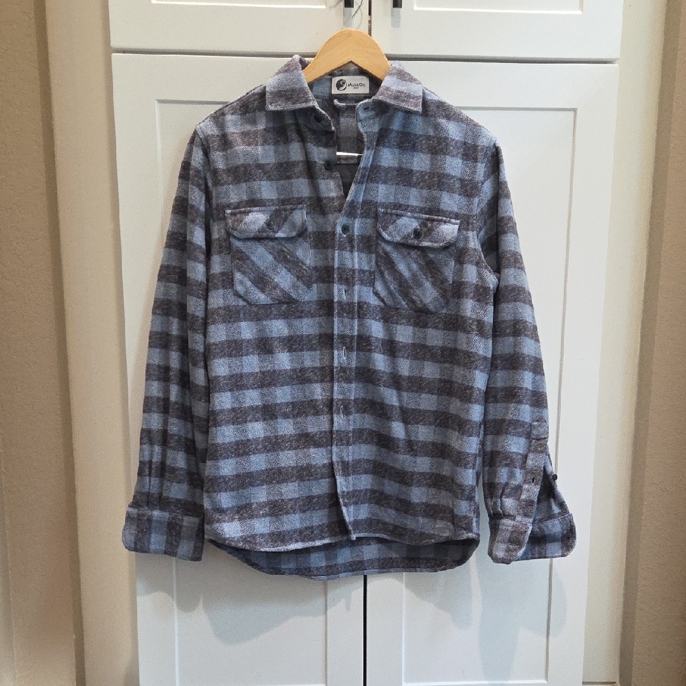 Casual Blue and Gray Plaid Button-Down Shirt